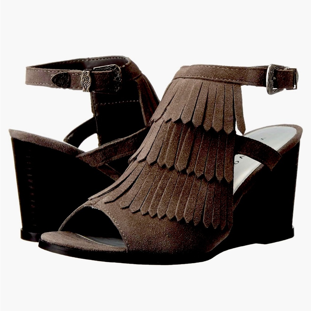 NIB Very Volatile Black Suede Notion Platform Sandal. Size 7